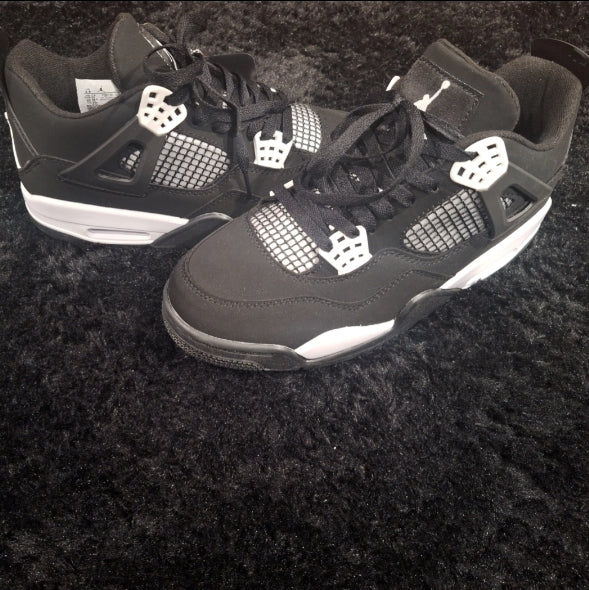 White th#nder 4's